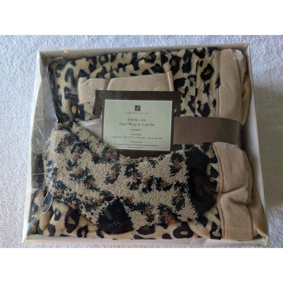 Concierge Collection Leopard Print Soft&Cozy Angel Wrap & Sock Set - Picture 2 of 6